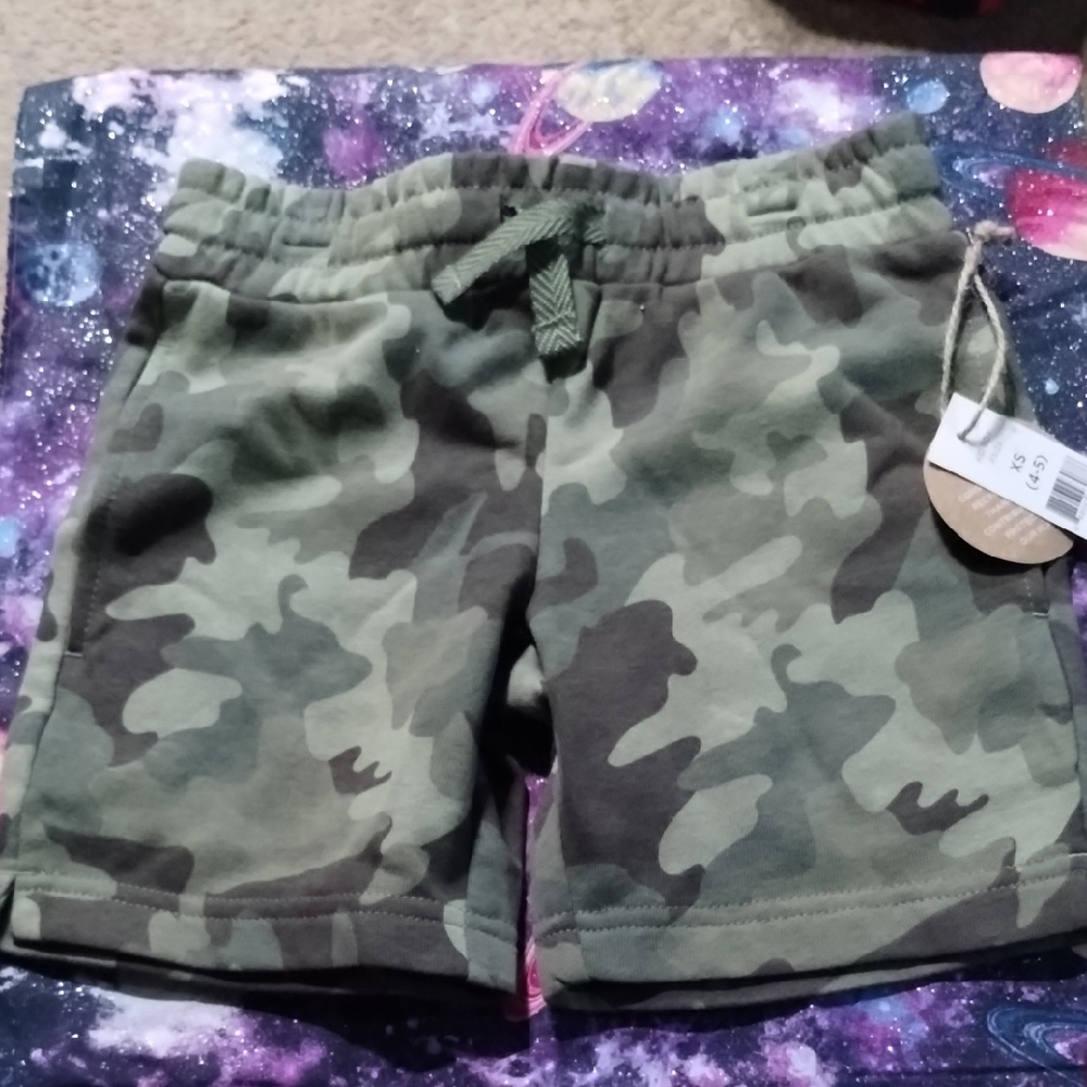 Knee Length Camouflage Shorts in Earthy Greens